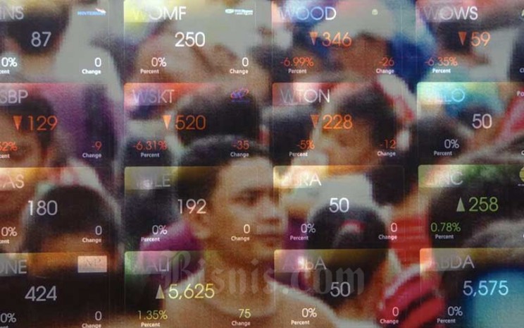 Foto multiple exposure layar pergerakan Indeks Harga Saham Gabungan (IHSG) di Galeri Bursa Efek Indonesia, Jakarta, Rabu (18/3/2020). Bisnis - Himawan L Nugraha