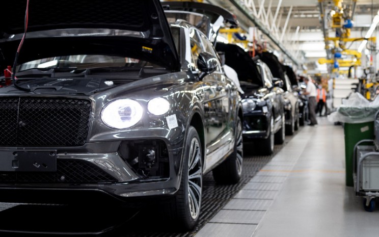 Bentley Bentayga berada di jalur produksi Pabrik Crewe.  - Bentley