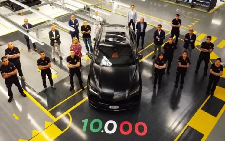 Lamborghini Urus ke-10.000 unit dimiliki oleh pelanggan di Rusia.  - Lamborghini.