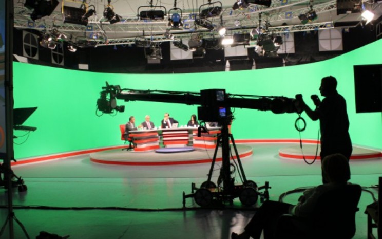 Proses syuting sebuah program televisi di stasiun tv SCTV, salah satu stasiun tv yang dikelola PT Surya Citra Media Tbk. - scm.co.id