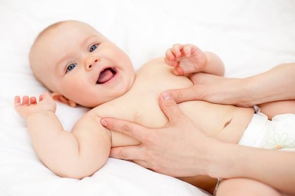 Teknik Pijat Bayi Hilangkan Perut Kembung