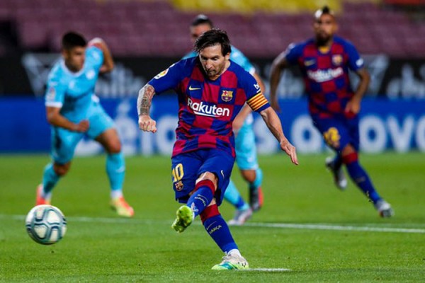 Messi Bertahan Barcelona Terhindar Dari Kerugian Finansial Bola Bisnis Com