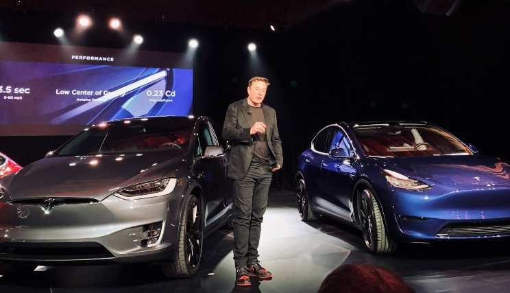 Tesla mengembangkan mobil listrik bebas kobalt. - ilustrasi