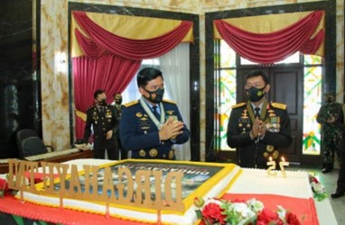 HUT Ke-75 TNI, Kapolri Beri Kejutan Ini ke Panglima TNI