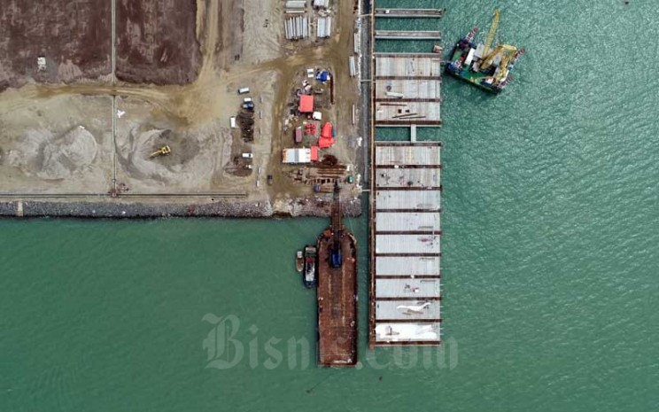 Foto udara proyek pembangunan Pelabuhan Patimban di Kabupaten Subang, Jawa Barat, Selasa (23/6/2020). Bisnis - Rachman