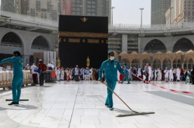 Astaga, Sedan Hantam Pintu Masjidil Haram di Mekkah