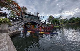 Menghilangkan Penat di Taman Air Tirta Gangga