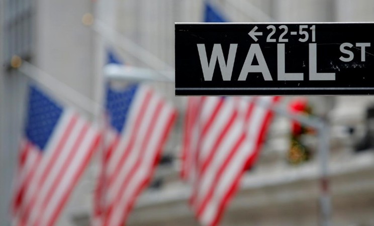 Marka jalan di dekat New York Stock Exchange (NYSE) di Manhattan, New York City/REUTERS - Andrew Kelly