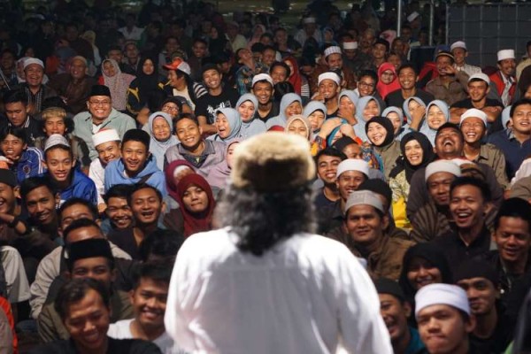 Fpi Dukung Cak Nun Pertemukan Rizieq Shihab Dengan Jokowi Kabar24 Bisnis Com