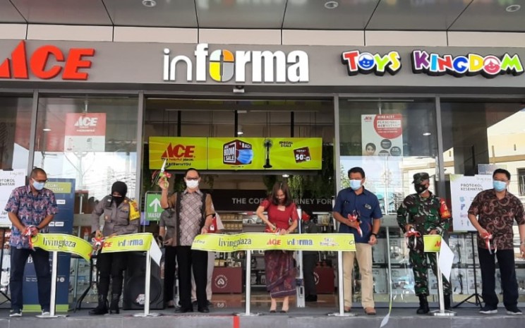 Peresmian pembukaan gerai baru Ace Hardware (ACES) di Manado. - Istimewa