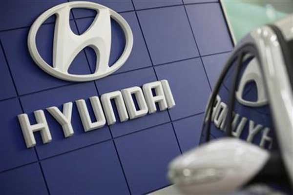 Logo Hyundai. Di antara eksekutif yang baru dipromosikan, 30 persen berasal dari sektor bisnis dan penelitian di masa depan.  - Reuters/Lee Jae-won