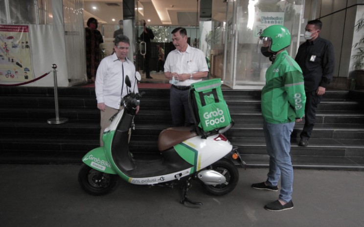GrabBike Electric. Pada tahap awal Grab meluncurkan armada 50 sepeda motor listrik di DKI Jakarta.  - Grab