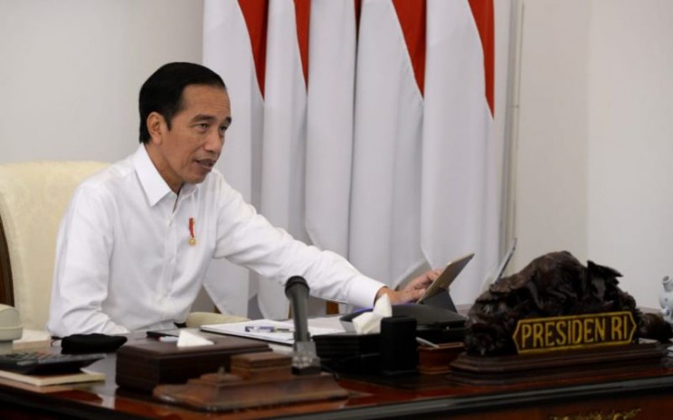 Presiden Joko Widodo memimpin rapat terbatas percepatan penanganan pandemi Covid-19 melalui video conference dari Istana Merdeka, Jakarta, Senin (18/5 - 2020)/Biro Pers Media Istana.