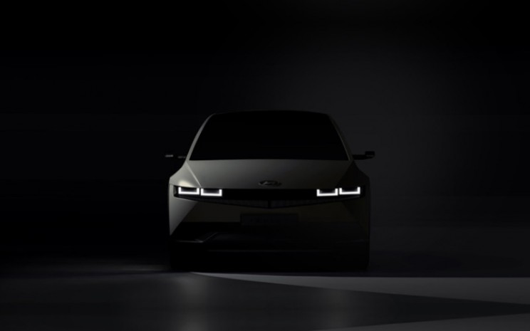 Ioniq 5 menghadirkan pengalaman baru melalui desain EV inovatif yang menggugah ikon pembentuk DNA desain Hyundai.  - Hyundai