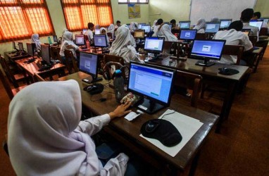 Siswa Nonmuslim Wajib Berjilbab, DPR Minta Kasus di SMKN 2 Padang Tak Terulang
