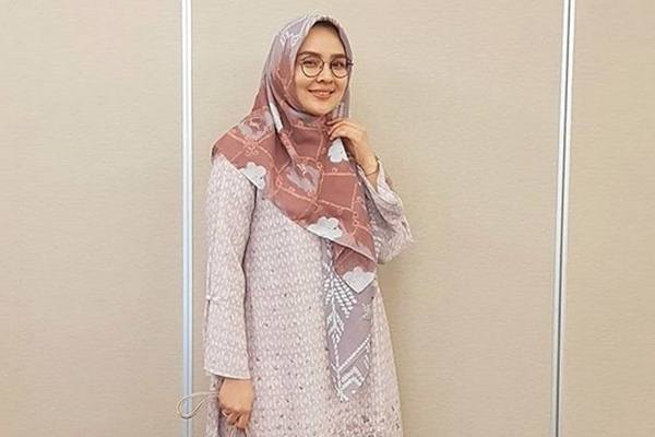 Desainer Busana Muslim Ria  Miranda  Beri Solusi Bagi 