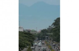 Panorama Gunung Gede Pangrango Kembali Terlihat dari Kemayoran 