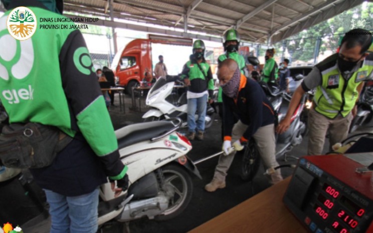 Uji emisi sepeda motor mitra Gojek di Dinas Lingkungan Hidup DKI Jakarta.  - dinaslhdki
