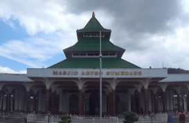 Warga Sumedang Bisa Salat Tarawih Berjemaah di Masjid Agung 