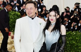 Elon Musk dan Grimes Diprediksi Jadi Pasangan Pertama yang Menikah di Luar Angkasa