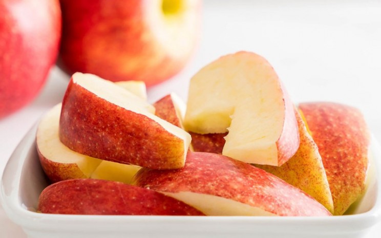 Buah Apel. Satu apel berukuran sedang menawarkan 4,4 gram ke arah RDA Anda sebesar 25 gram.  - Bisnis.com/Janlika