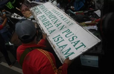 Munarman Ditangkap, 60 Personil TNI-Polri Geledah Petamburan
