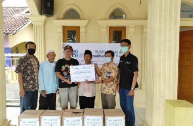 Dukung Program "BUMN Berbagi", Angkasa Pura I Salurkan Bantuan 400 Paket Sembako