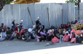 Ratusan Calon Penumpang Tujuan Pulau Raas Tertahan 3 Hari di Pelabuhan Jangkar
