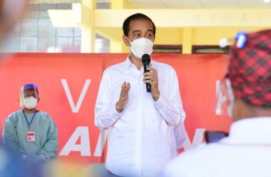 Bertolak ke Riau, Jokowi Tinjau Vaksinasi Massal & Proyek Jalan Tol