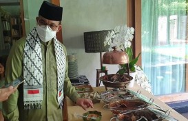 Anies Perintahkan Pasang Tema Bendera Palestina di JPO Jakarta