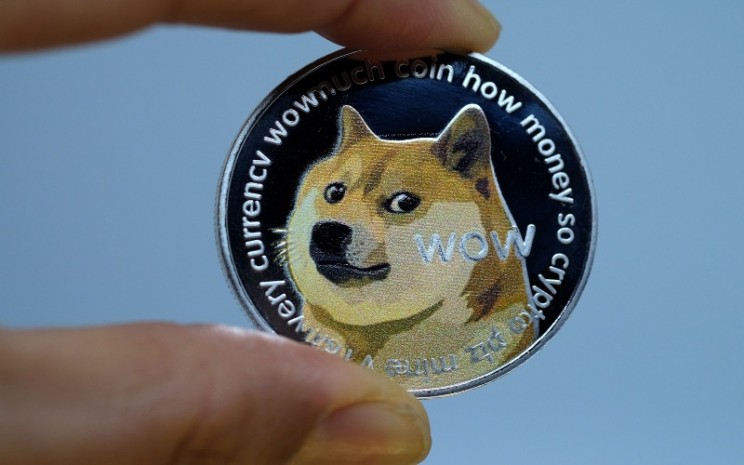Dogecoin yang mengalami kenaikan harga, menggantikan Bitcoin yang sebelumnya telah mencetak kenaikan signifikan. (Bloomberg)