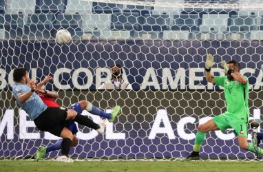 Copa America : Status Bunuh Diri Vidal Dicabut, Gol Milik Luis Suarez
