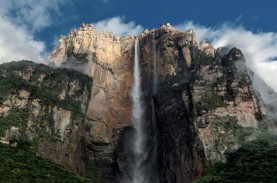 Ini Dia Air Terjun Tertinggi di Dunia, Tingginya 979…