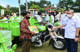 Pemprov Riau Bantu Alat Mesin Pertanian ke 12 Kabupaten Kota