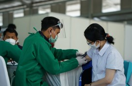Ribuan Warga Gedebage Bandung Ikuti Vaksinasi Covid-19