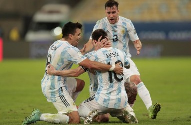 Momen Messi Pamer Medali Juara Copa America ke Keluarga via Video Call