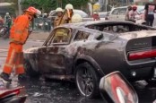 Mobil Ford Mustang GT500 1967 Terbakar di Dekat Pondok Indah Mall