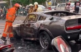 Mobil Ford Mustang GT500 1967 Terbakar di Dekat Pondok Indah Mall