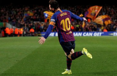 Ronaldinho Berharap Barcelona Pensiunkan Nomor 10 untuk Messi
