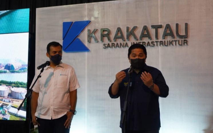 Menteri BUMN Erick Thohir dan Direktur Utama PT Krakatau Streel Tbk. Silmy Karim dalam peresmian subholding PT Krakatau Sarana Infrastruktur (KSI), Selasa 13 Juli 2021. - Istimewa