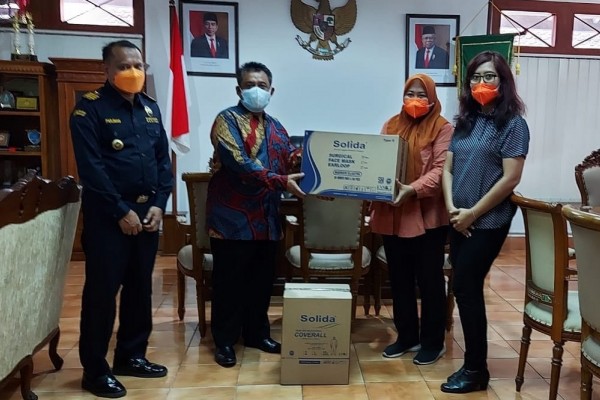 Bea Cukai Yogyakarta Fasilitasi Pemberian Bantuan APD Ke Satgas Covid-19 Bantul