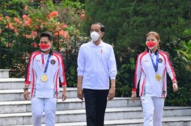 Jokowi Serahkan Bonus kepada Atlet Peraih Medali Olimpiade…