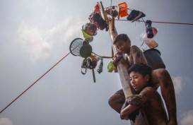 Sejarah Lomba Panjat Pinang yang Selalu Ada di Perayaan 17 Agustus 