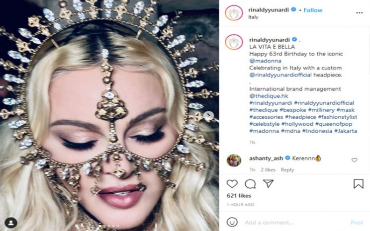 Madonna dan headpiece karya Rinaldi
