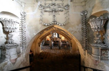 Menjelajah Osuarium Sedlec, Gereja Tengkorak di Ceko