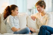 8 Kiat Menanamkan Kepercayaan Diri dan Harga Diri pada Anak Perempuan