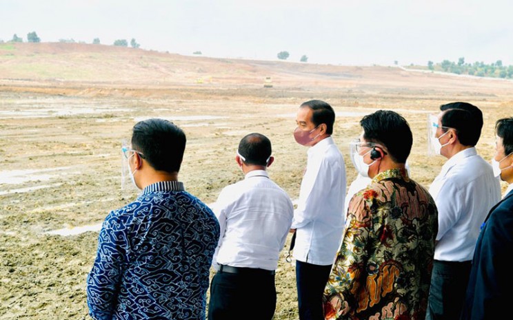 Presiden Joko Widodo (Jokowi) menyaksikan groundbreaking pabrik baterai yang dibangun oleh Hyundai Motor Group dan LG Energy Solution Ltd.  - Biro Pers Sekretariat Presiden/Laily Rachev