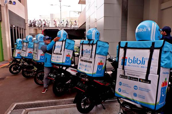 Karyawan Blibli.com siap mengantarkan barang ke pelanggan, di sela-sela peluncuran BlibliMART, di Jakarta, Senin (9/4/2018). - JIBI/Nurul Hidayat