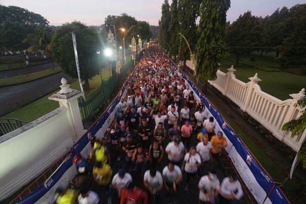 Ribuan peserta Mandiri Jogja Marathon 2018 memadati garis start di kompleks candi Prambanan, Minggu 15 April 2018. - JIBI/Nurul Hidayat