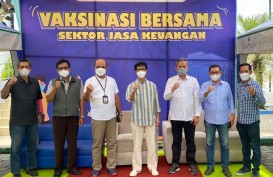 OJK Bersama Bank Kalsel Martapura Gelar Vaksinasi Massal Tahap III